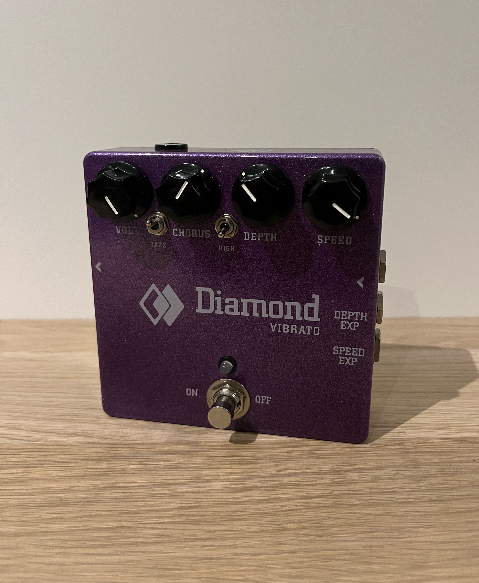 diamond vibrato pedal Diamond Vibrato V1 – Nautilus effects systems